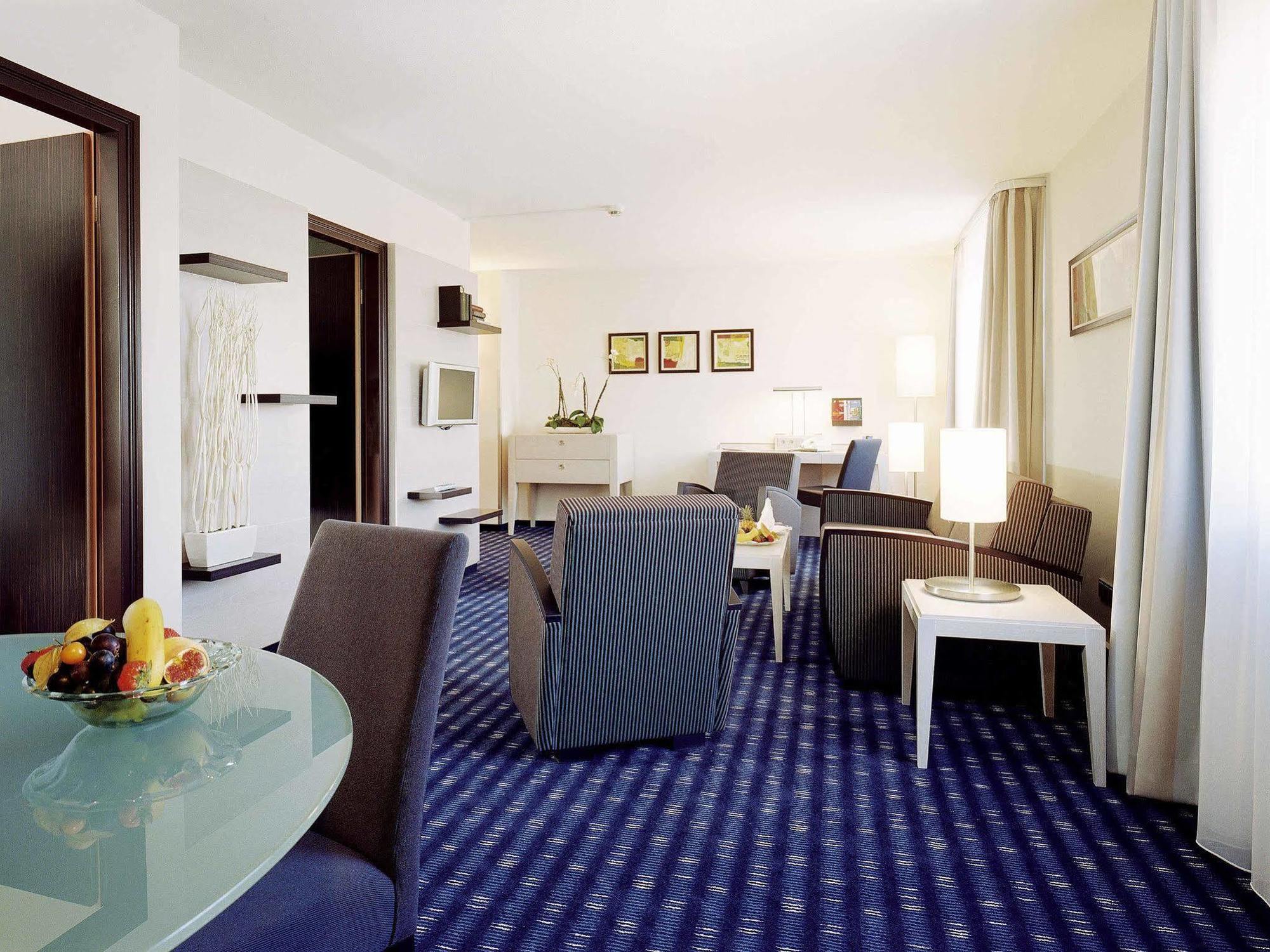 Mercure Hotel Muenchen Sued Messe Bagian luar foto